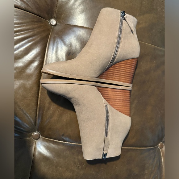 NYDJ
Joan Wedge Booties - Mink SIZE 6.5 - Picture 7 of 9